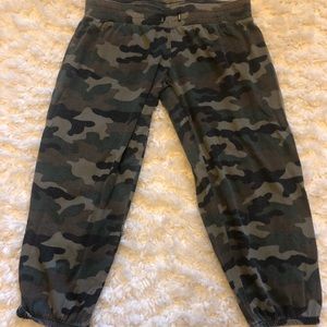 Flag nor Fail camo crop pants